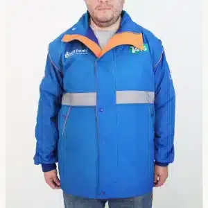 Chamarra rompevientos con mangas desmontables. MODELO 27071
