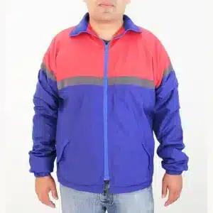Chamarra combinada a tres colores y ajustador. Modelo 28071